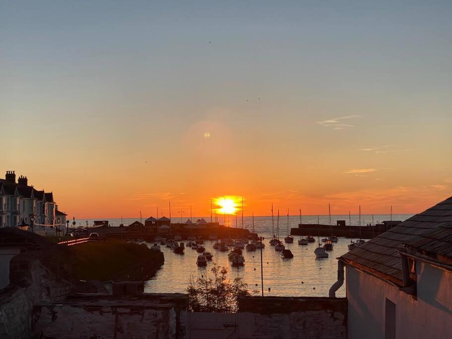Aberaeron Island House - Panoramic Harbour Views Villa Buitenkant foto