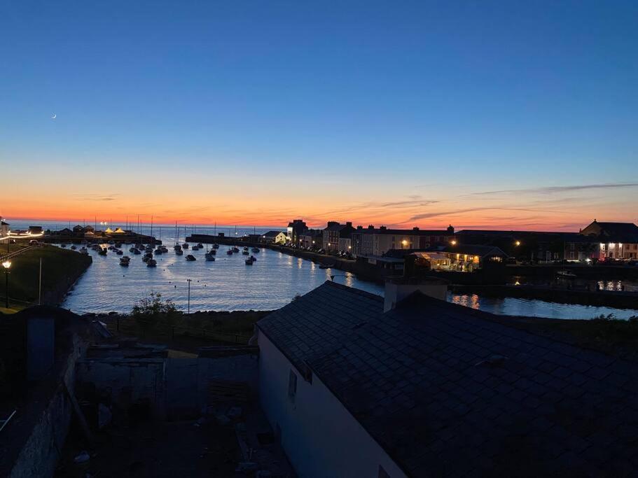 Aberaeron Island House - Panoramic Harbour Views Villa Buitenkant foto