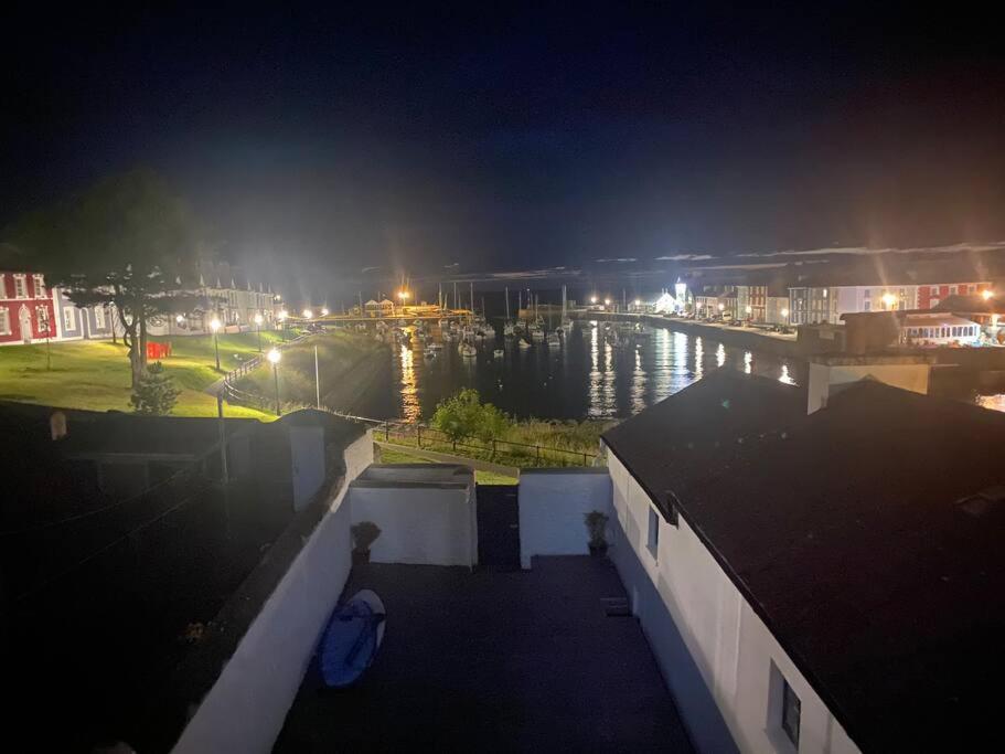 Aberaeron Island House - Panoramic Harbour Views Villa Buitenkant foto