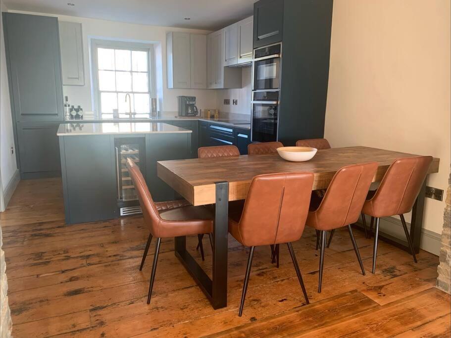 Aberaeron Island House - Panoramic Harbour Views Villa Buitenkant foto